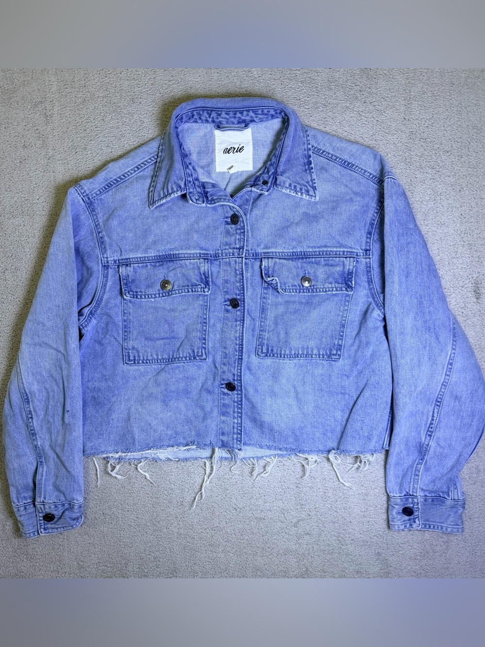 Aerie Cropped Denim Shacket Jacket Womens Medium Blue Jean Button Raw Frayed Hem